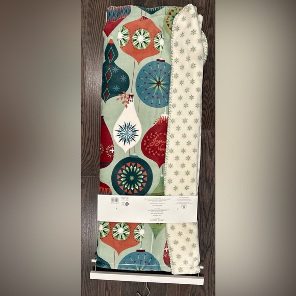 Laura Ashley super soft reversible plush NWT - Picture 2 of 3